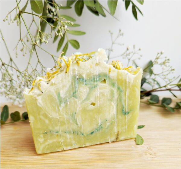 PXL_20240308_092715985.MP Traditionelle Handgemachte Naturseife : Natürlich & harmonisch duftend