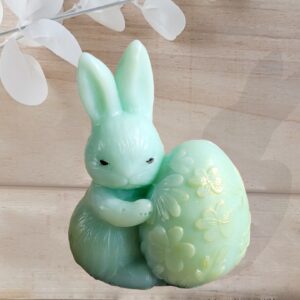 Osterhase im Ei Form handgemachte Himbeerenseife