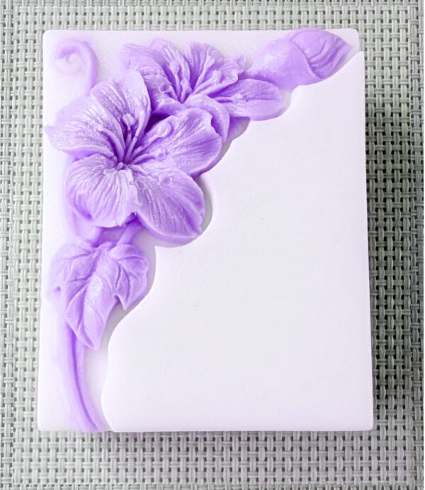 Lila hase Osterhase mit Blumen Himbeerenseife Geschenkidee