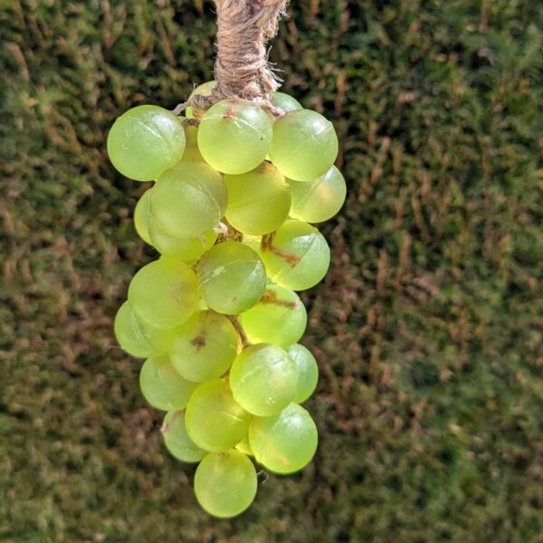 Rebe Weintrauben Form handgearbeitet Himbeerenseife