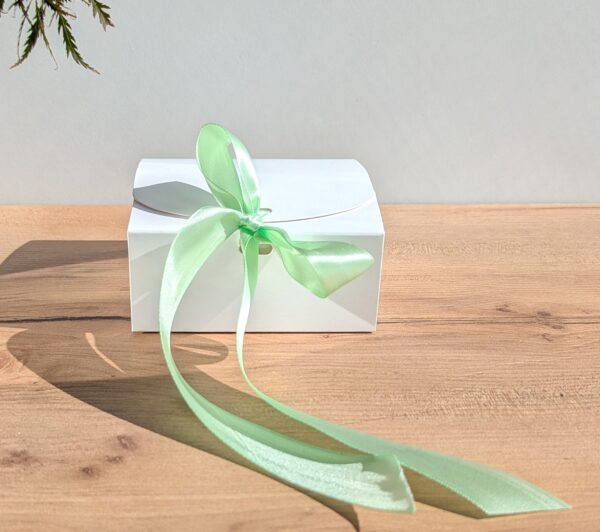 Osterhase im Ei Form handgemachte Himbeerenseife Vitamin E