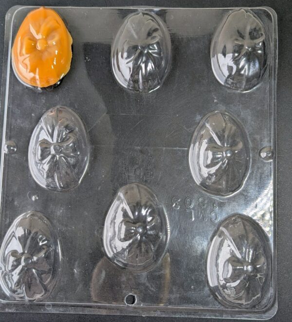 PXL_20260222_103104753~2 Plastikform mit Osterei 8 Hohle für Chocolatier