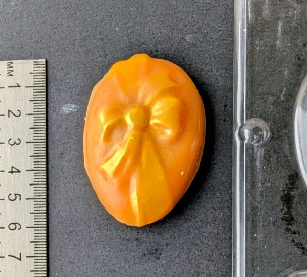 PXL_20260222_103313035~2 Plastikform Osterei 8 Hohle für Chocolatier Seife Gelee