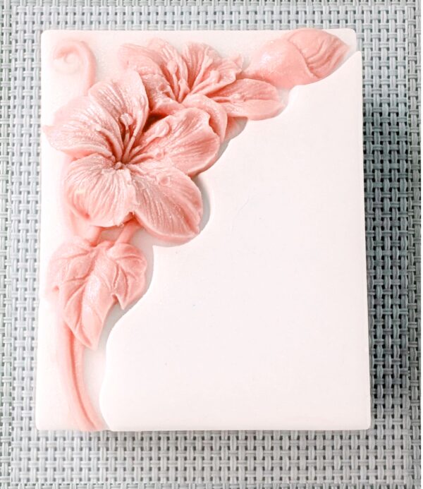 Pfirich Hase Osterhase mit Blumen Himbeerenseife Geschenkidee