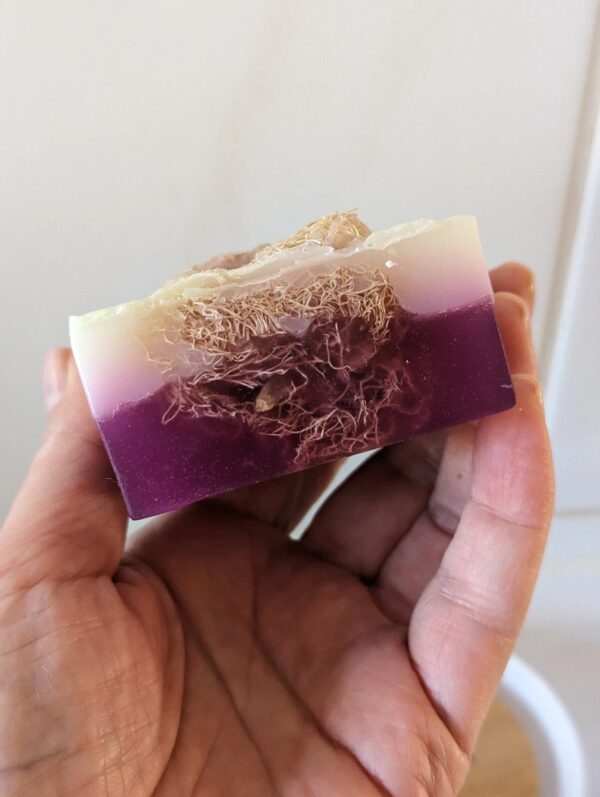 Handgemachte Himbeereseife mit Luffa , Vitamin E 150g