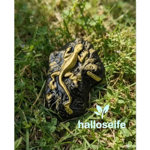 halloseife Eidechse auf Stein mit grass Eidechse auf Stein Handgemachte Himbeereseife Geschenkideen